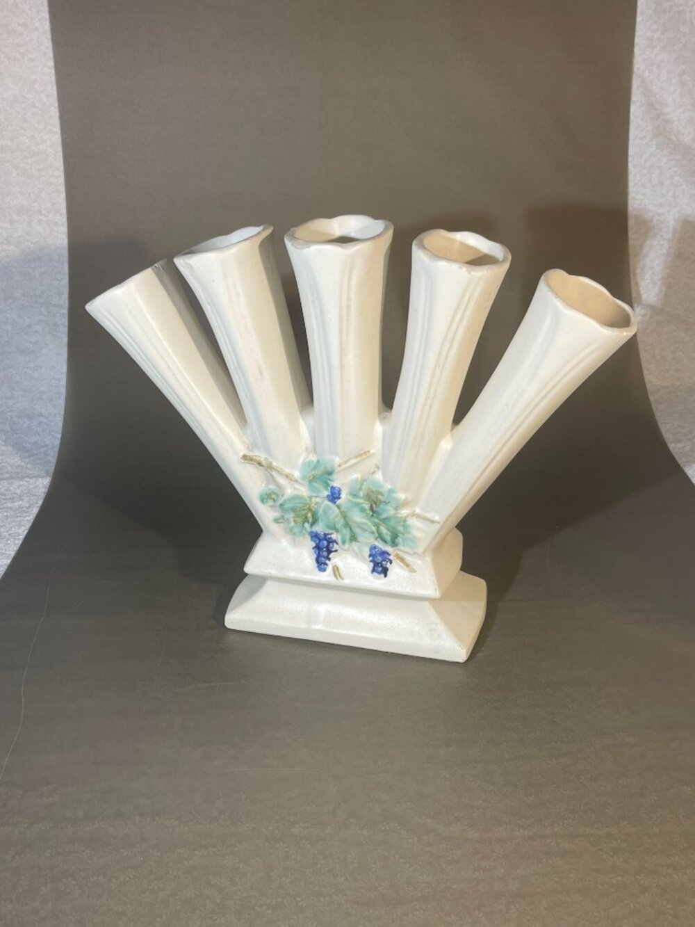 McCoy Pottery VTG 5 Finger Vase White Grapes & Leaves MCM (inv#1702)